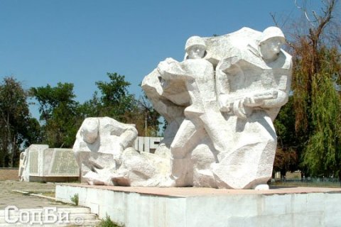Памятник героям ВОВ, Мактааральский район Южного Казахстана
