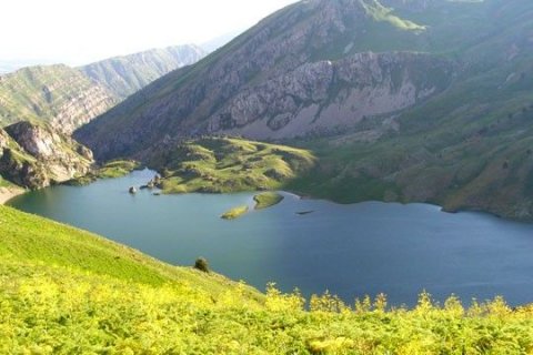 Озеро в горах, Сайрам-Угамский Национальный парк