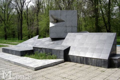 Памятник героям ВОВ, парк им. Абая