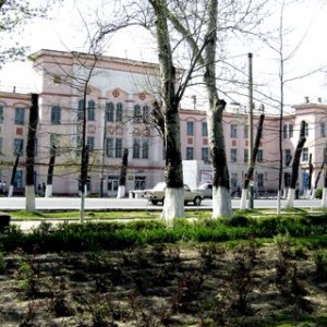 Недовольные студенты штурмовали университет в Шымкенте