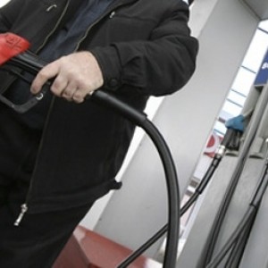 АЗС в Южном Казахстане обвинили в сговоре по ограничению продаж бензина
