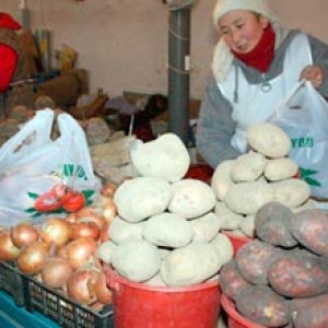 Основные продукты на рынках Шымкента на 20% дешевле, чем прошлой весной