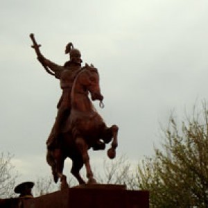 В Шымкенте открыли памятник Акпан батыру