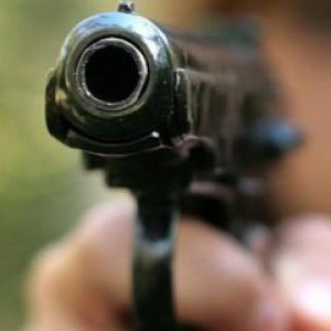 При нападении на офицера-пограничника в ЮКО смертельно ранен прохожий