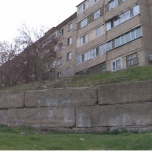 Жилая пятиэтажка в Шымкенте под угрозой разрушения